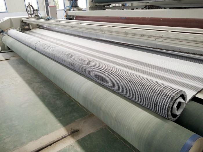 膨潤(run)土防水(shuǐ)毯生産(chǎn)